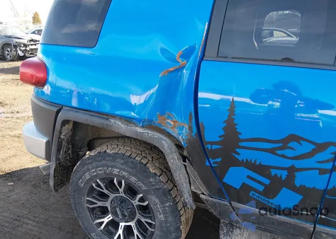 2007 Toyota Fj Cruiser z USA, uszkodzony, nr VIN JTEBU11F770067948